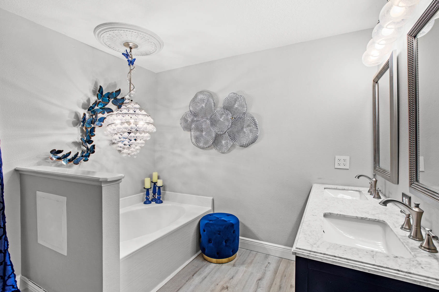 primary bathroom with tub